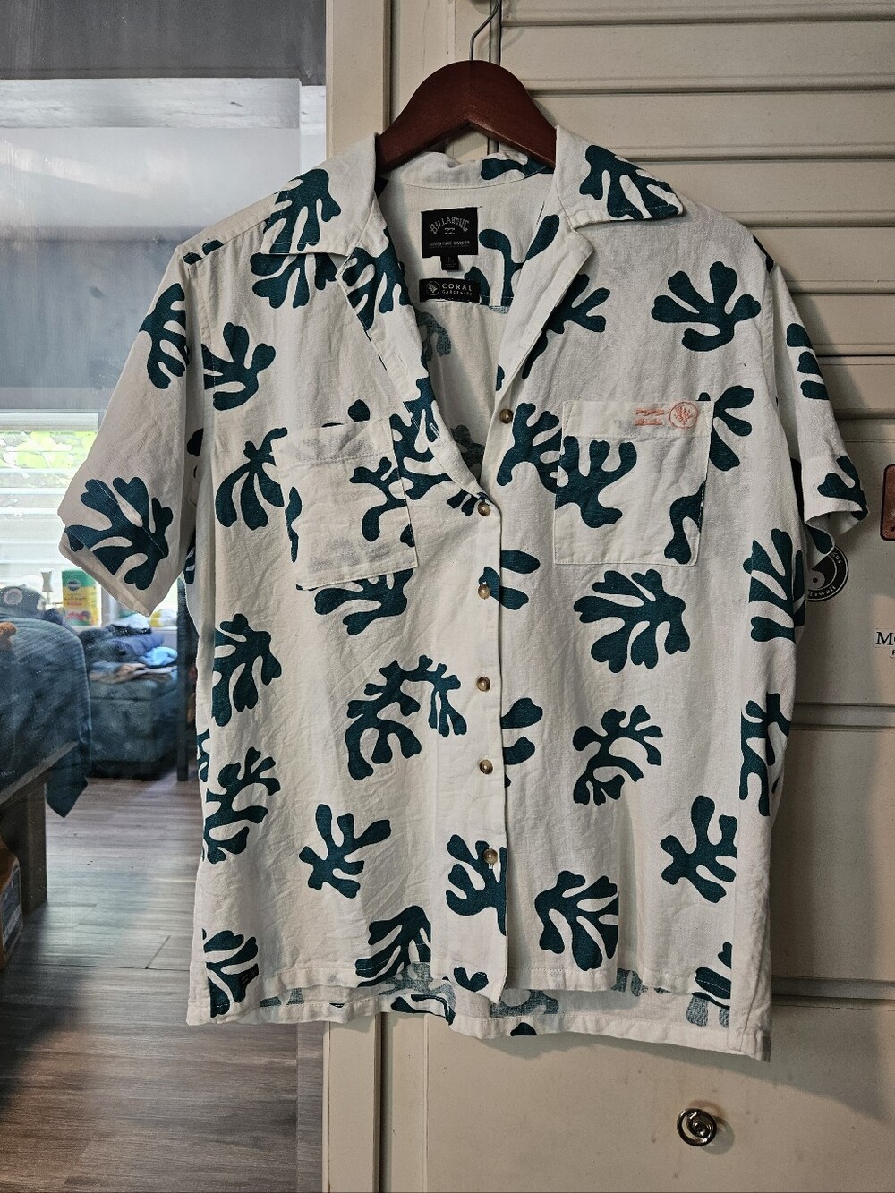 Billabong White & Teal Short Sleeve Button-Up Shirt